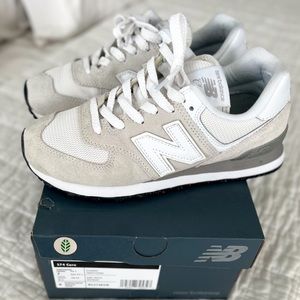 SOLD! New Balance 574 Women Size 7